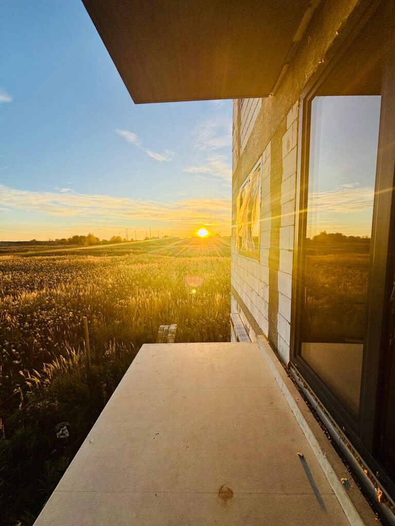 To może być Twój widok z okna o zachodzie słońca :)